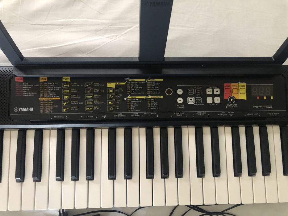 Teclado Yamaha PSR-F52 Portátil - Preto