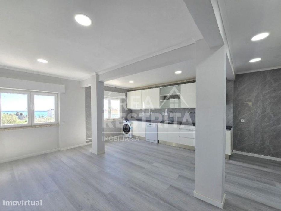 Apartamento T2, totalmente remodelado em Setúbal