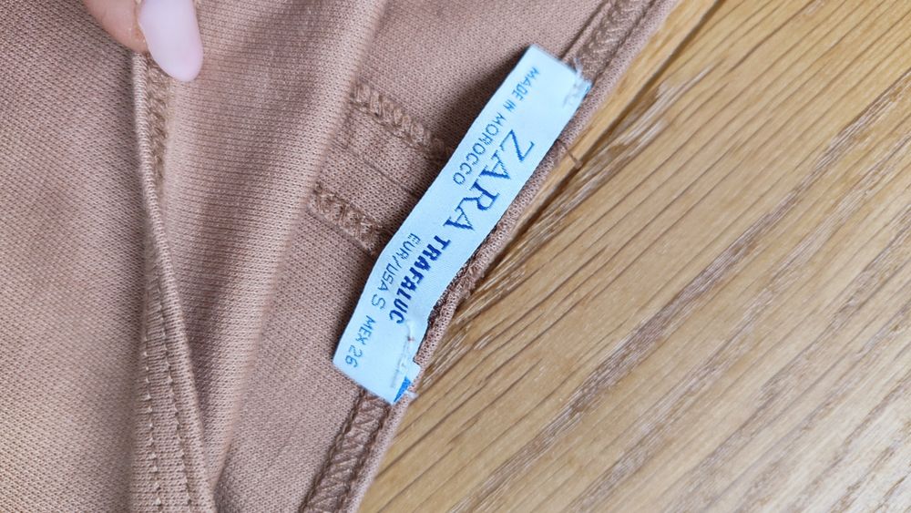 Sukienka dopasowana midi nude beżowa Zara 36/S basic casual