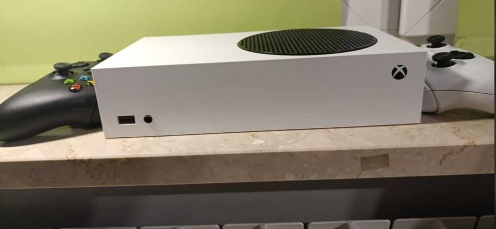xbox series s + 2 pady