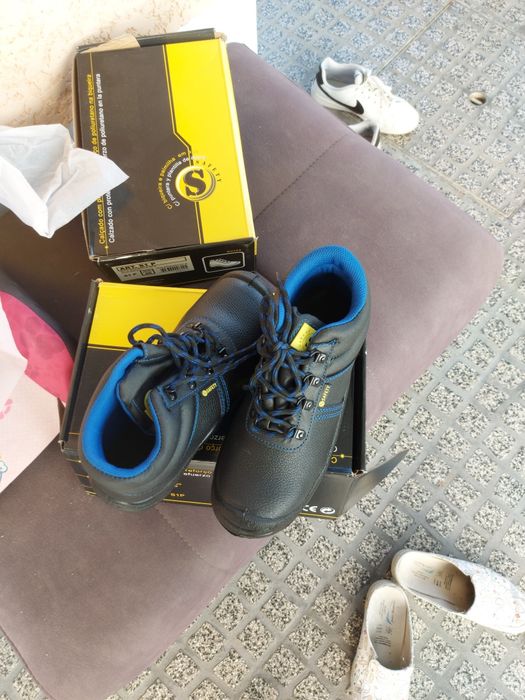5 pares Sapatos e 2 de botas de biqueira aço  novas palmilhas antibacterianas