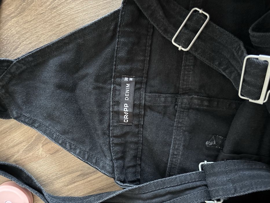 Чорний джинсовий комбінезон Cropp denim