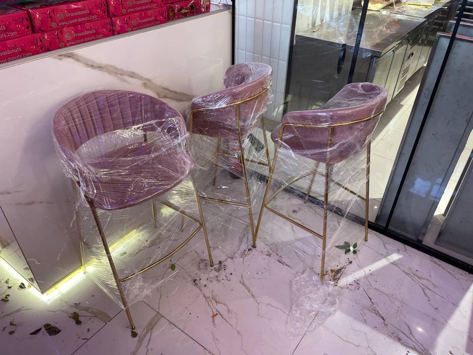 Барні стільці рожеві бархат