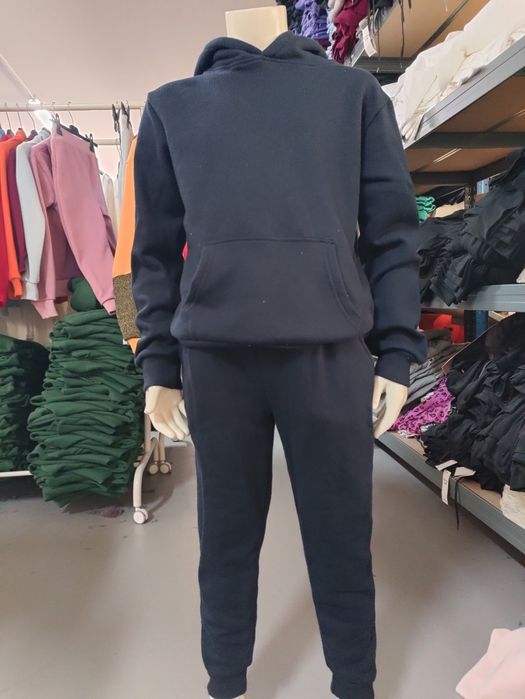 Fato treino criança 9 euros.         Só para REVENDA