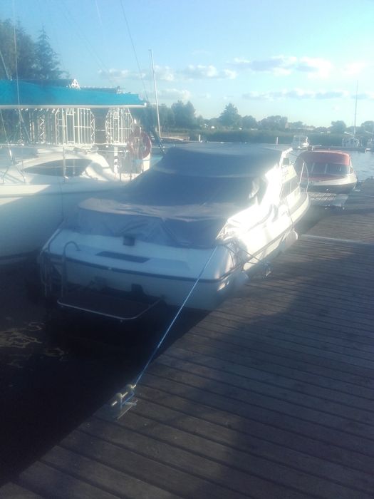 Łódź motorowo-kabinowa