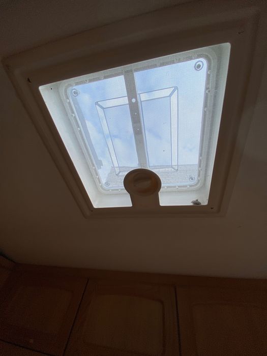 Продаємо улюблений сімейний причеп кемпінг Burstner