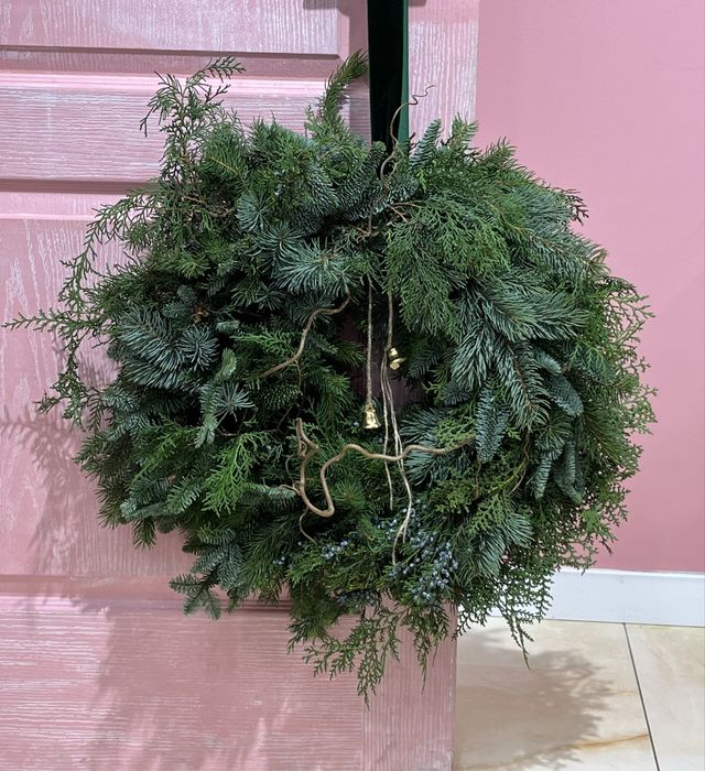 Різдвяні вінки та новорічні композиції ручної роботи