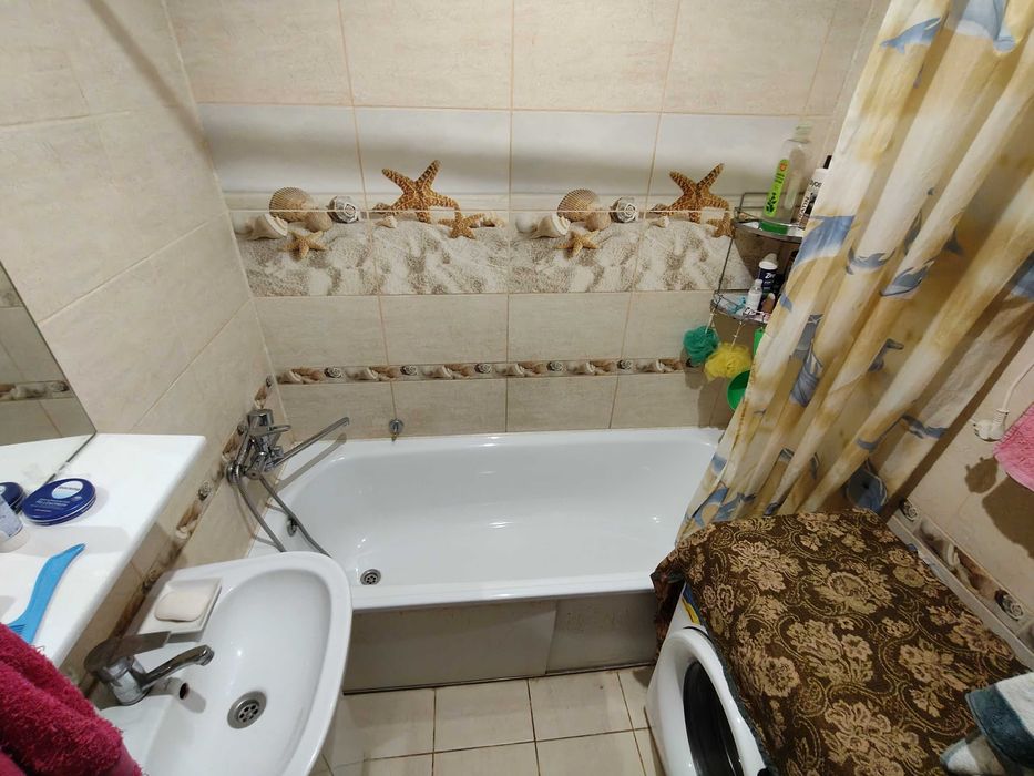Велика трикімнатна квартира з автономним опаленням в районі цукрового