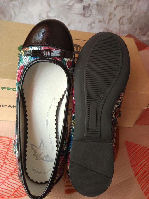 Продам нові шкіряні туфлі для дівчинки