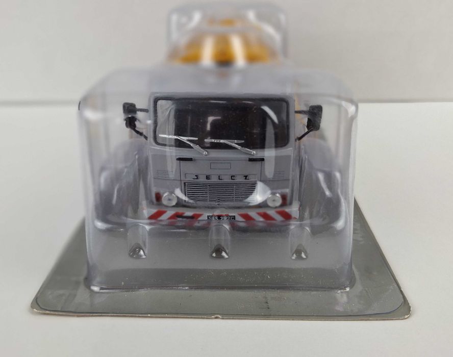 Model 1:43 JELCZ 325 SC-21 WUKO Kultowe Ciężarówki PRL