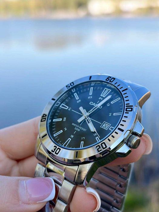 Чоловічий годинник CASIO MTP-VD01-1C.