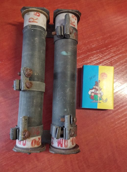 Проволочный переменный резистор по 820 ом