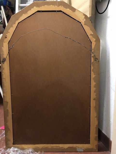 Espelho alto com lindíssimo desenho biselado e aro madeira maciça