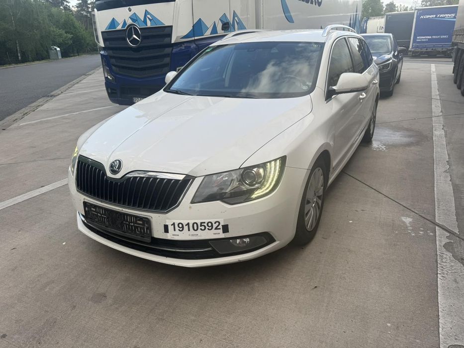 Skoda superb (нерозмитнена)2014 рік
