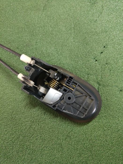 Mitsubishi Colt (5 дверна)ліва передня внутрішня ручка замка