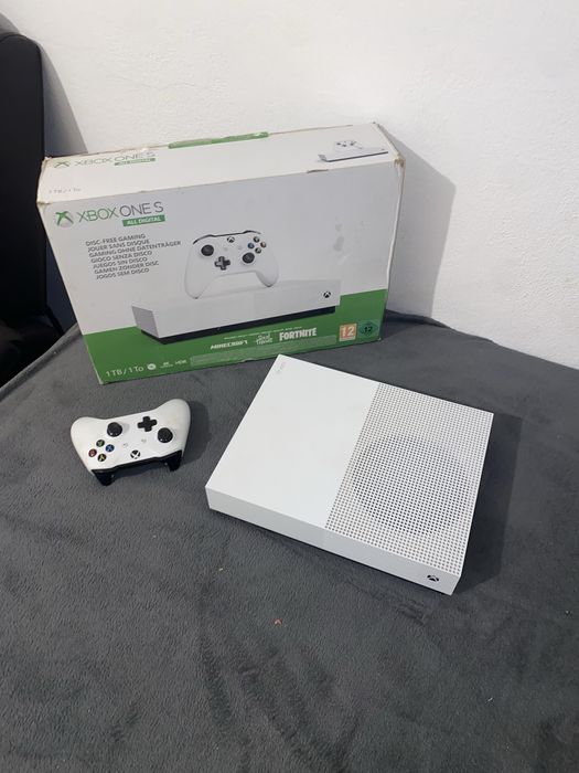 Xbox one s com comando branco