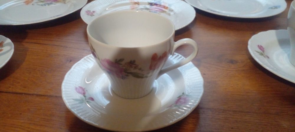 Продам фарфоровый сервиз