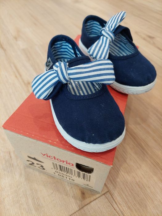Sapato menina azul escuro tamanho 23, marca Victoria