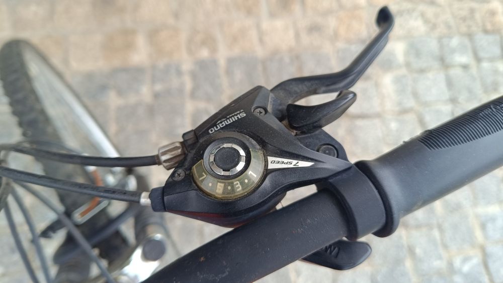 Bicicleta de Montanha Suspensão Total Vermelha (Necessita de Pneus)