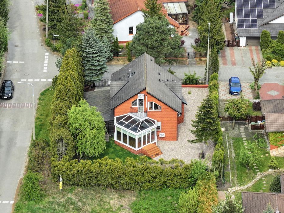 Dom na ekskluzywnym osiedlu k/ Poznania nad jeziorem Chyby Os.Zielone klimatyzacja  jacuzzi ogrod zimowy 3 tv  3 łazienki
