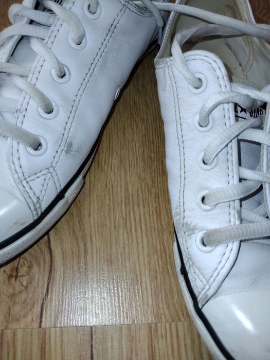 Białe skórzane trampki Converse