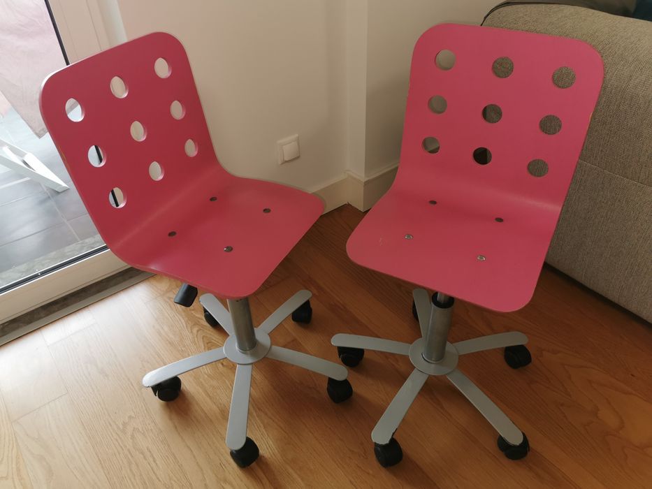 Cadeiras com regulação de altura automática.