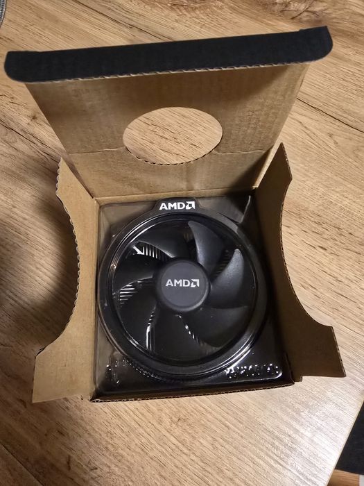 Chłodzenie procesora AMD Wraith Stealth.