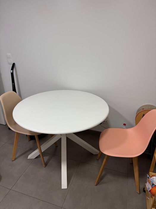 Vendo mesa rendonda + cadeiras