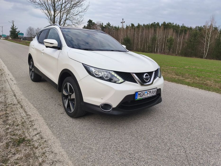Nissan Qashqai Panorama---Navi---Alkantara-- LED