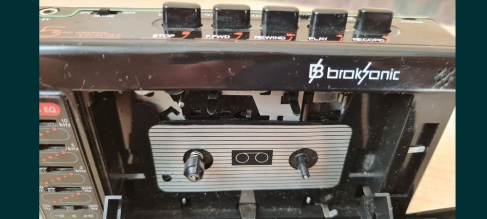 Кассетный плеер Broksonic. В коллекцию!