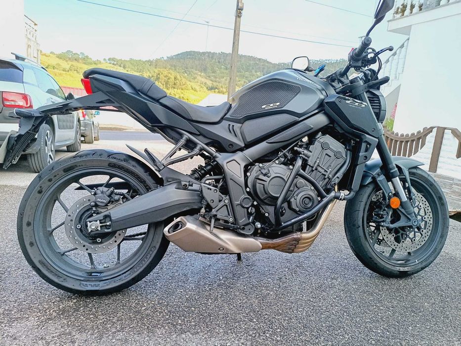Honda CB650R Black Edition