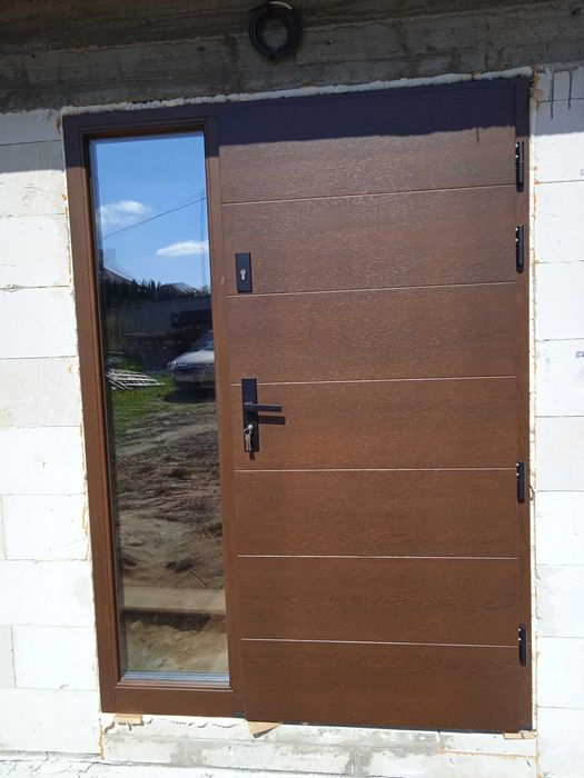 Drzwi zewnętrzne drewniane