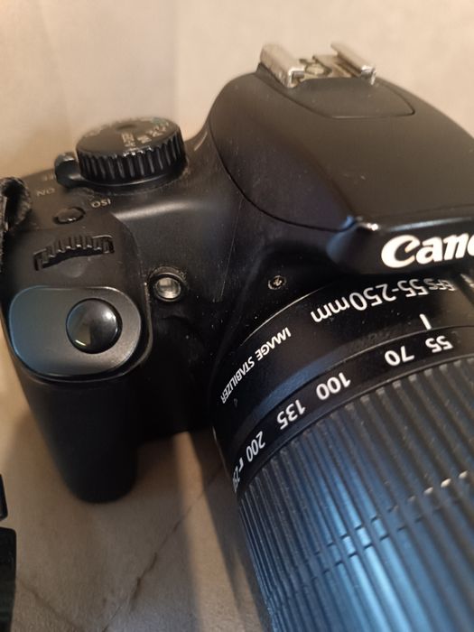 Canon 1000D. Продам