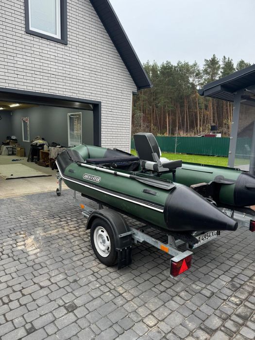 ПВХ лодка 3.7 з мотором Сузукі 9.9, лафетом