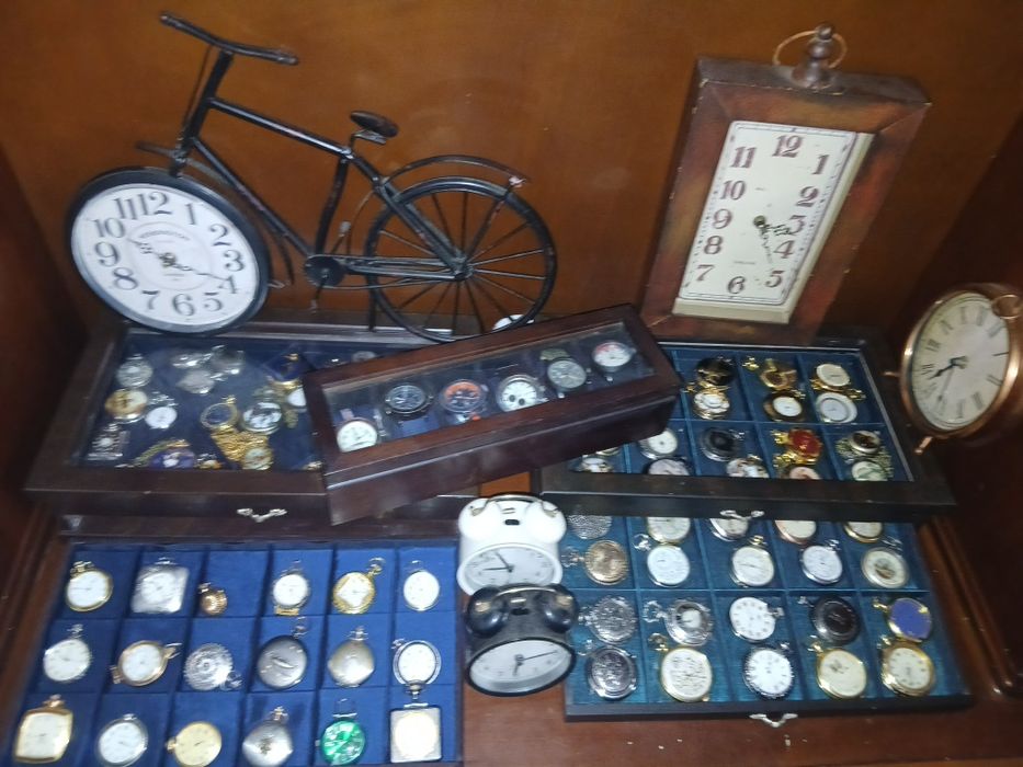 Coleção  200 Relogio a pilha por 1500 € ao 15 € cada