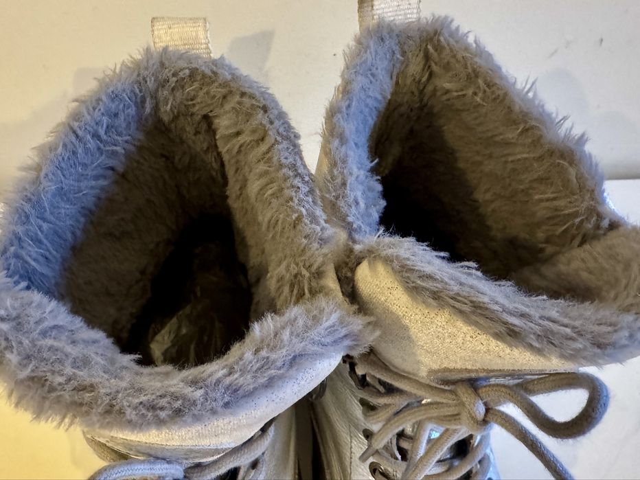 SOCCX – skórzane srebrne botki / glany, ocieplane roz 40