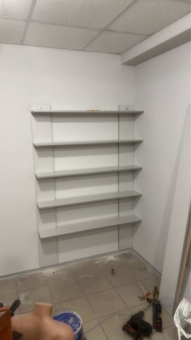 Полиці, полки, стелажи