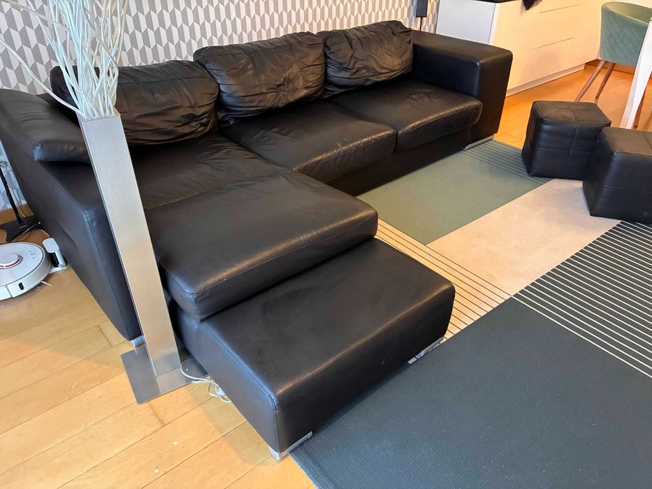 Sofá em pele preto com chaise long