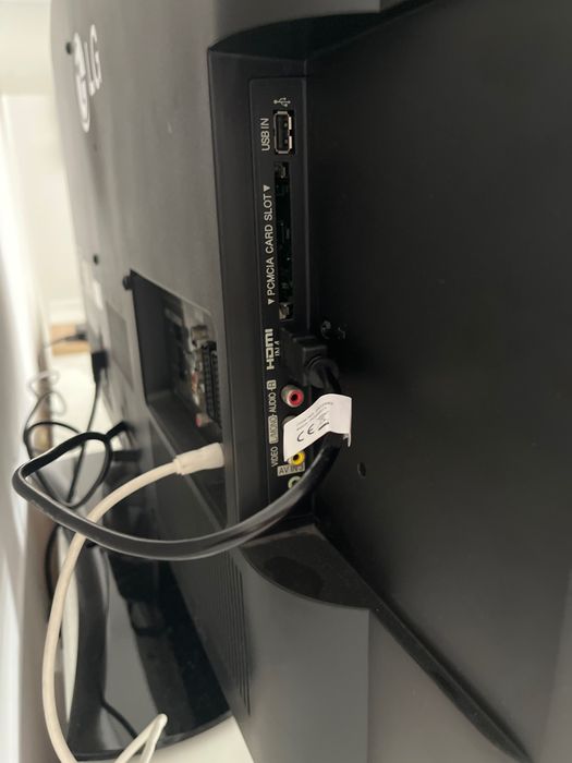 Televisão LG full HD  107 cm
