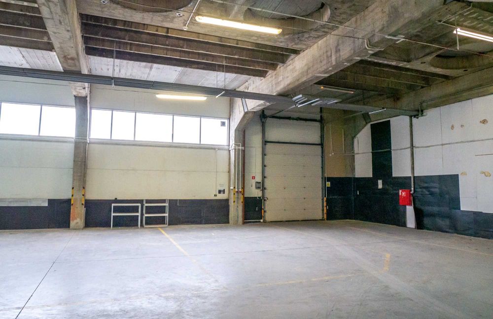 Powierzchnia magazynowa z biurami