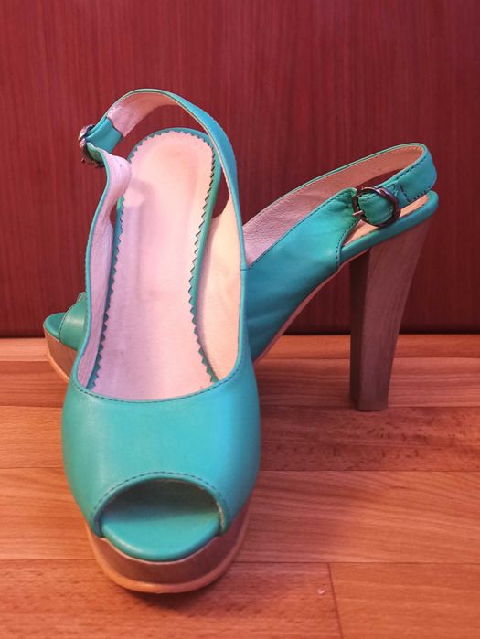 Жіночі шкіряні босоніжки