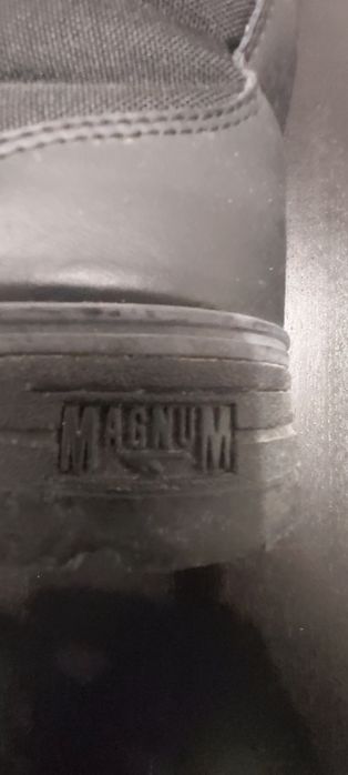 Botas magnum  praticamente novas 42