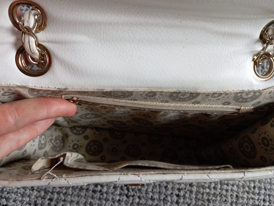 biała torebka typu crossbody marki Gallantry