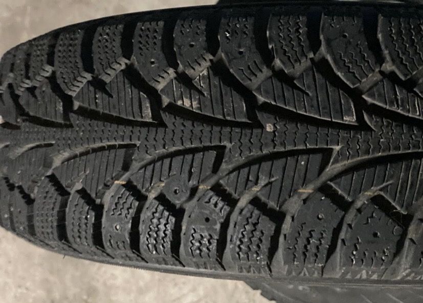 Резина зимова (1 колесо) в гарному стані