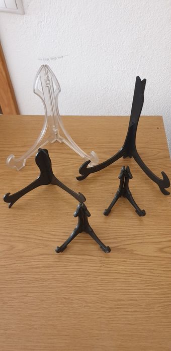 5 Plate/Picture Holders64739496577026120