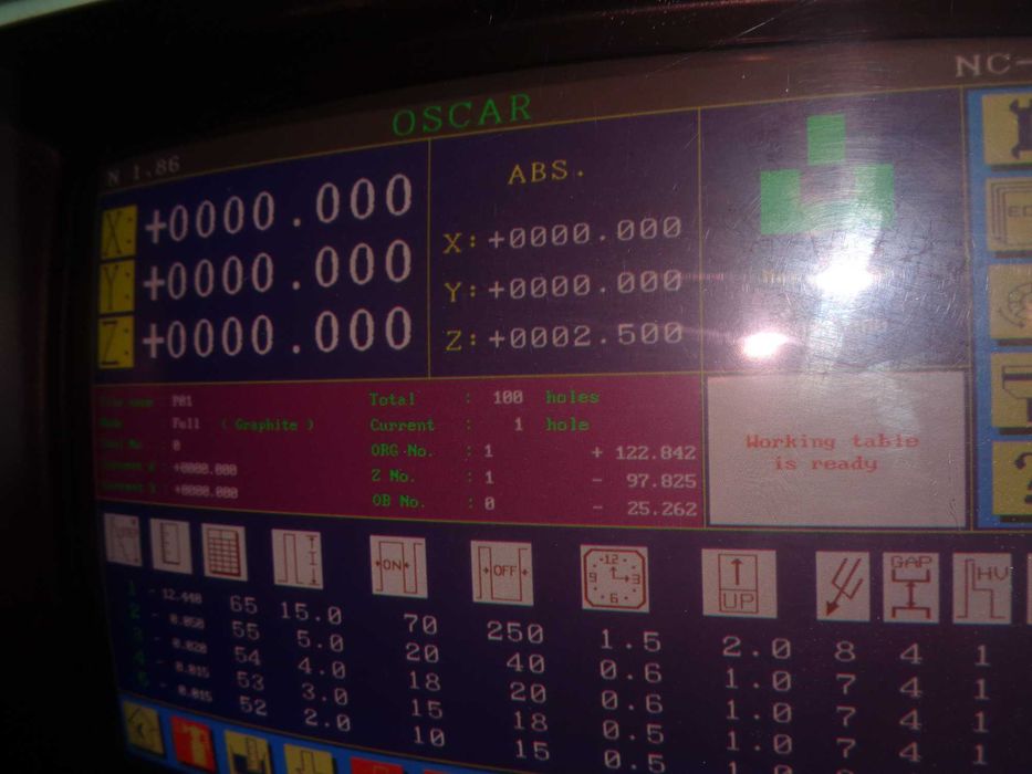 Máquina de Electroerosão de grandes dimensões.