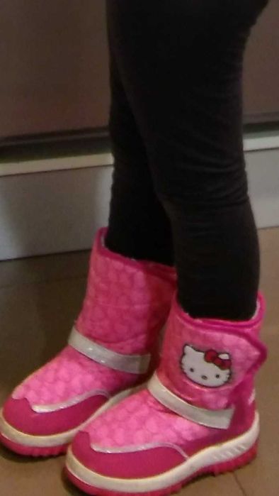 Botas menina e sapatilhas