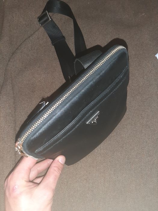 Vendo bolsa tiracolo guess original de homem