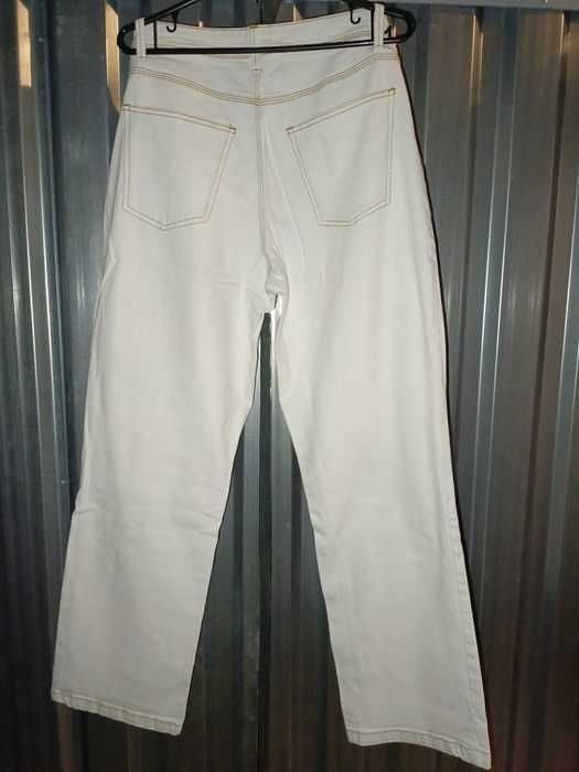 Beloved: białe jeansy straight 44
