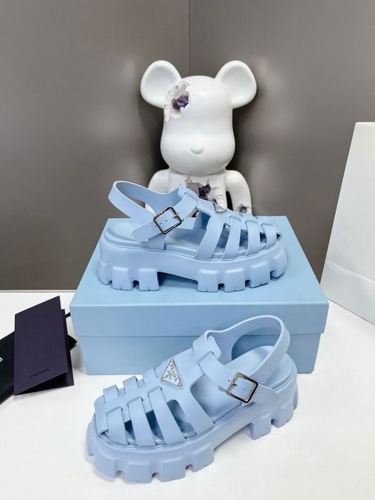 Босоніжки сандалі на платформі блакитні брендові Prada